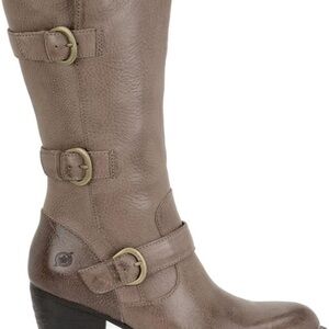 Brown Heeled Boots with Chunky Heel and Decorative Buckles